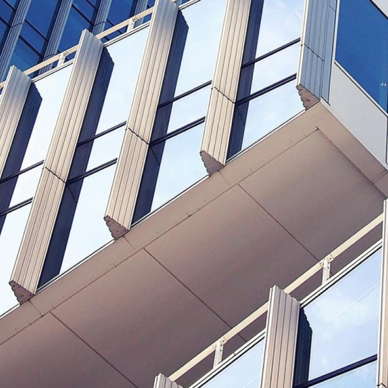 Ansicht modernes Gebäude mit Stahl und Glas